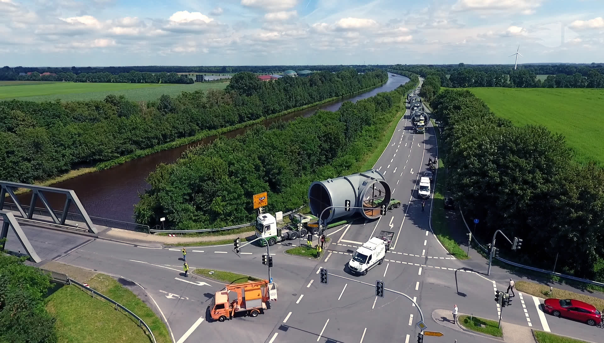Six-parts heavy loads transport from Dinklage to Duisburg